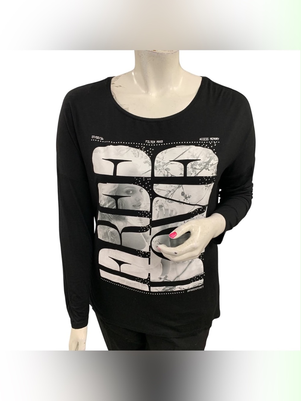 Suzy Shier Black Long-Sleeve Graphic Tee Size XL
